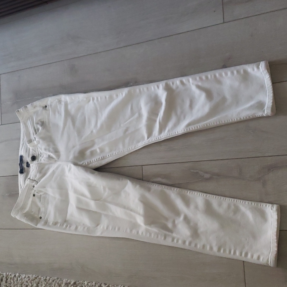 Tommy Bahamas jeans in White. SIZE 10. Like new